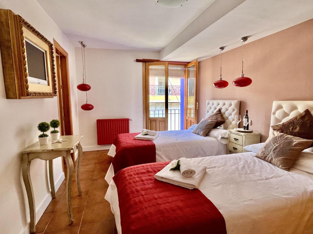 Hostal Nomadas By Gloove Villalba de la Sierra Exterior photo