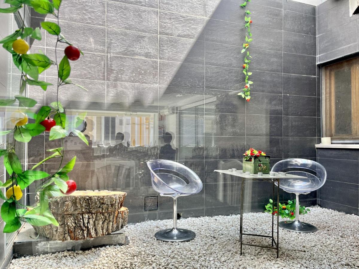 Hostal Nomadas By Gloove Villalba de la Sierra Exterior photo